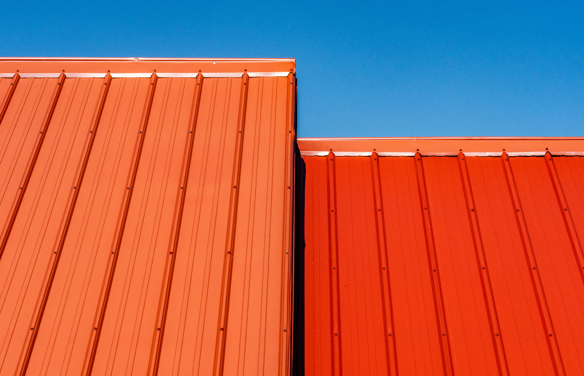 Metal Roof vs. Shingles in Florida: Which Is Right for Your Home?